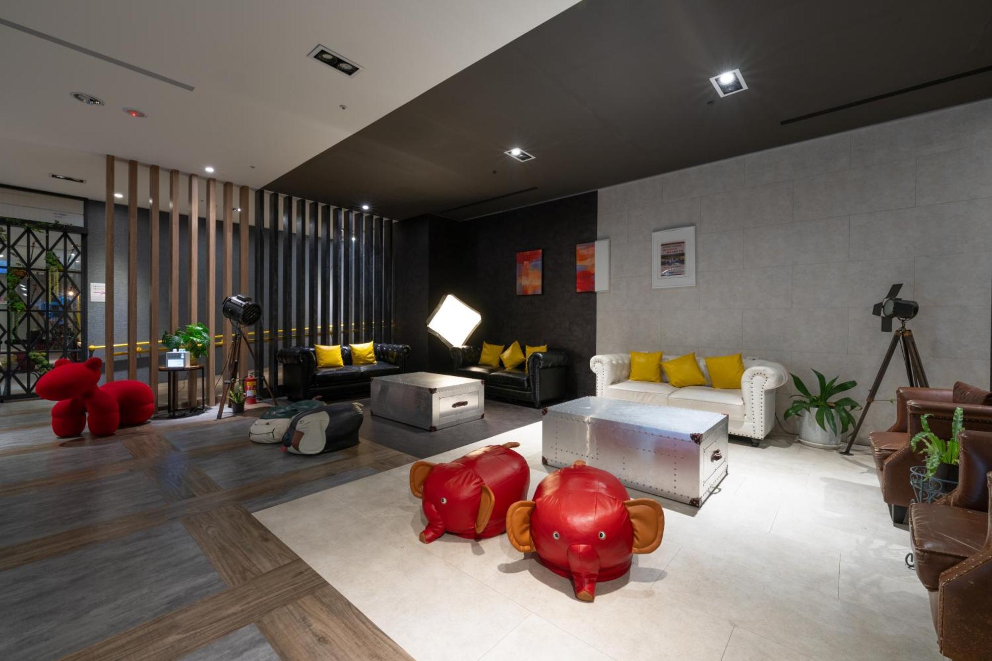 Ningcui Business Hotel Taichung Eksteriør bilde