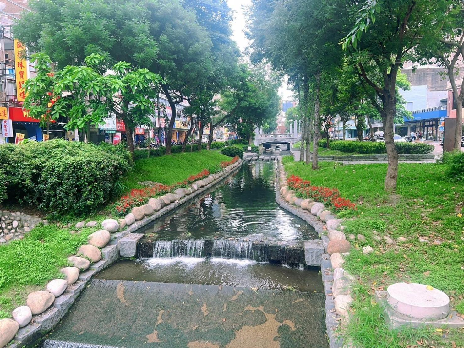 Ningcui Business Hotel Taichung Eksteriør bilde